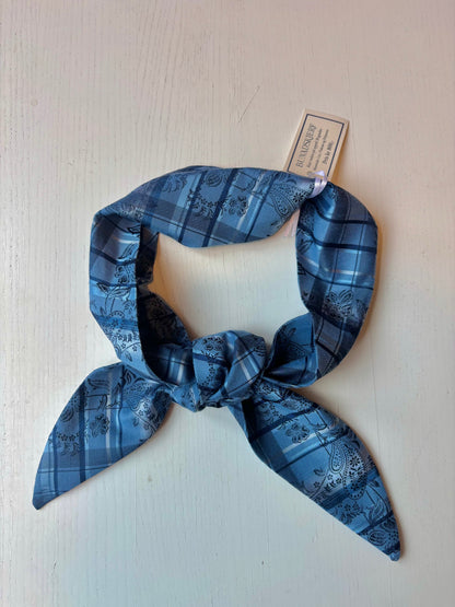 Bunadskjerf, silkesjal, skjerf til bunad, skjerf beltestakk, halstørkle, silkeskjerf, skjerf, silkesjerf, sjerf bunad, bunad tilbehør, fantasistakk, salg, tilbud, black friday, julegave, konfirmasjon, konfirmasjonsgave, gavetips konfirmant, beltestakk tilbehør, Tyrihans, Trondheim, trøndersk, blå, rød, grønt, beige, gullfarget